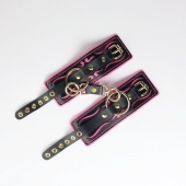 Черные кожаные наручники с розовой строчкой - Crazy Handmade - купить с доставкой в Великом Новгороде