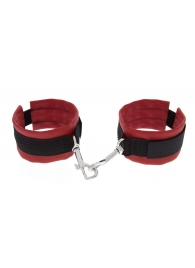 Красно-чёрные полиуретановые наручники Luxurious Handcuffs - Blush Novelties - купить с доставкой в Великом Новгороде