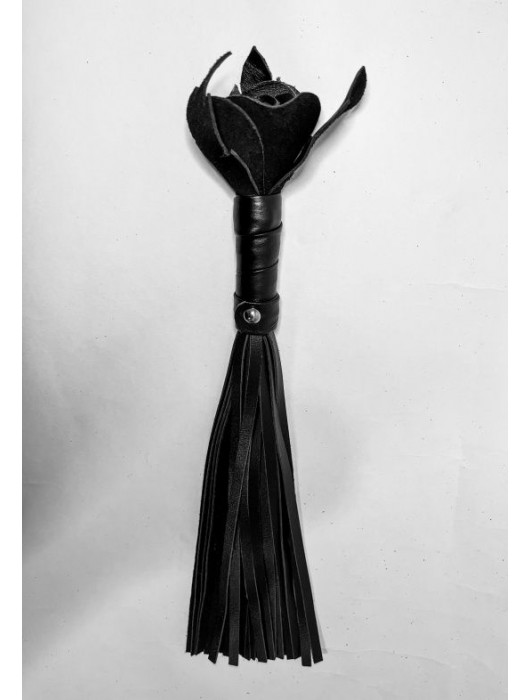 Черная кожаная плеть с розой в рукояти - 40 см. - БДСМ Арсенал - купить с доставкой в Великом Новгороде
