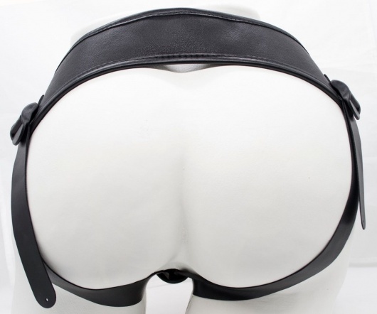 Реалистичный фаллоимитатор с мошонкой на трусиках Харнесс - 16,5 см. - LOVETOY (А-Полимер) - купить с доставкой в Великом Новгороде