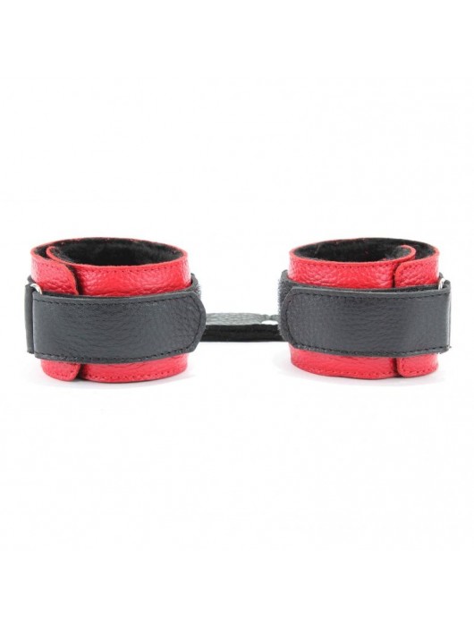 Красно-чёрные кожаные наручники с меховым подкладом - БДСМ Арсенал - купить с доставкой в Великом Новгороде