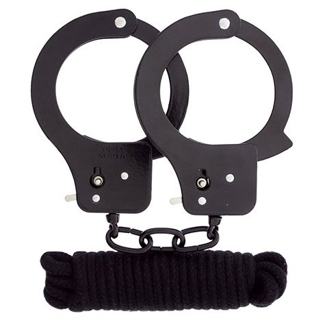 Чёрные наручники из листового металла в комплекте с веревкой BONDX METAL CUFFS LOVE ROPE SET - Dream Toys - купить с доставкой в Великом Новгороде